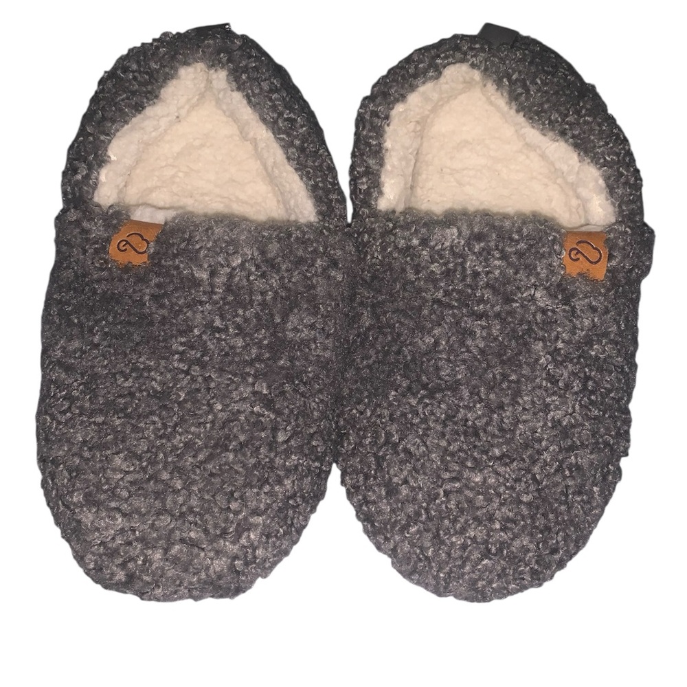 Women's Cozy Gray Slippers. 7-8 NWOT